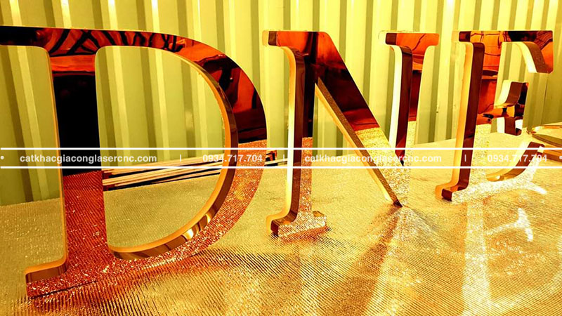 chu cat khac gia cong laser cnc