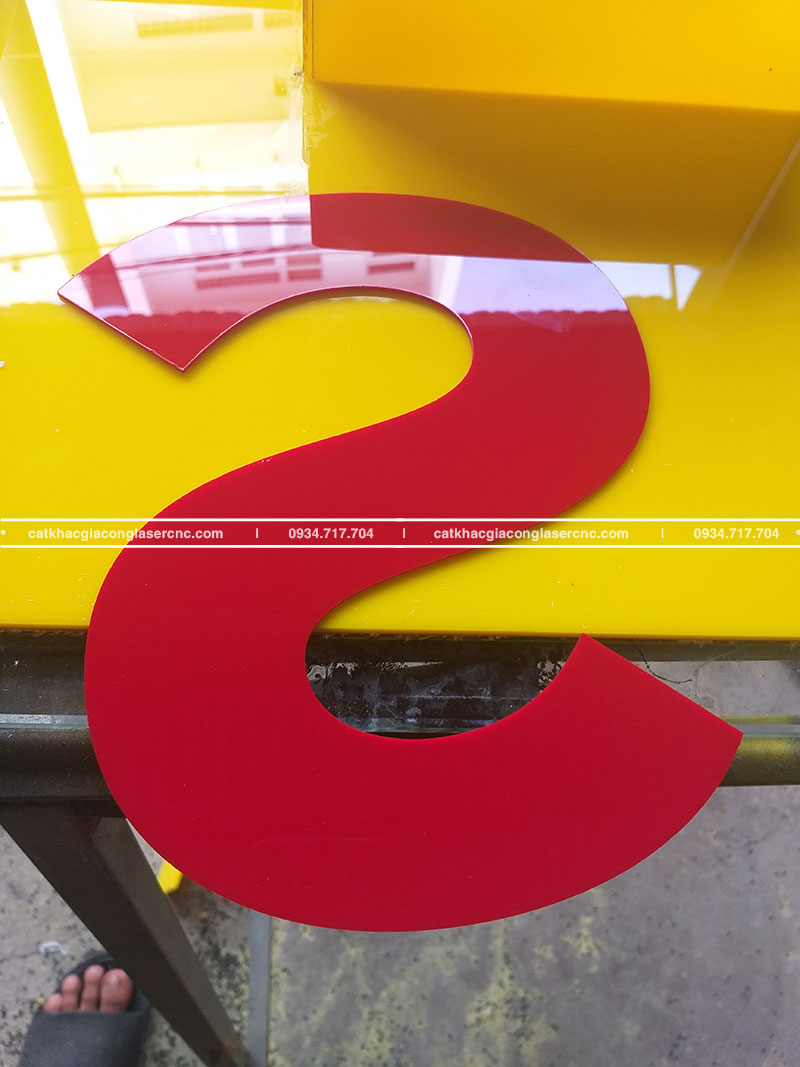 chu mica cat khac gia cong laser cnc 1