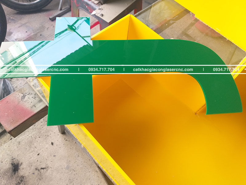 chu mica cat khac gia cong laser cnc