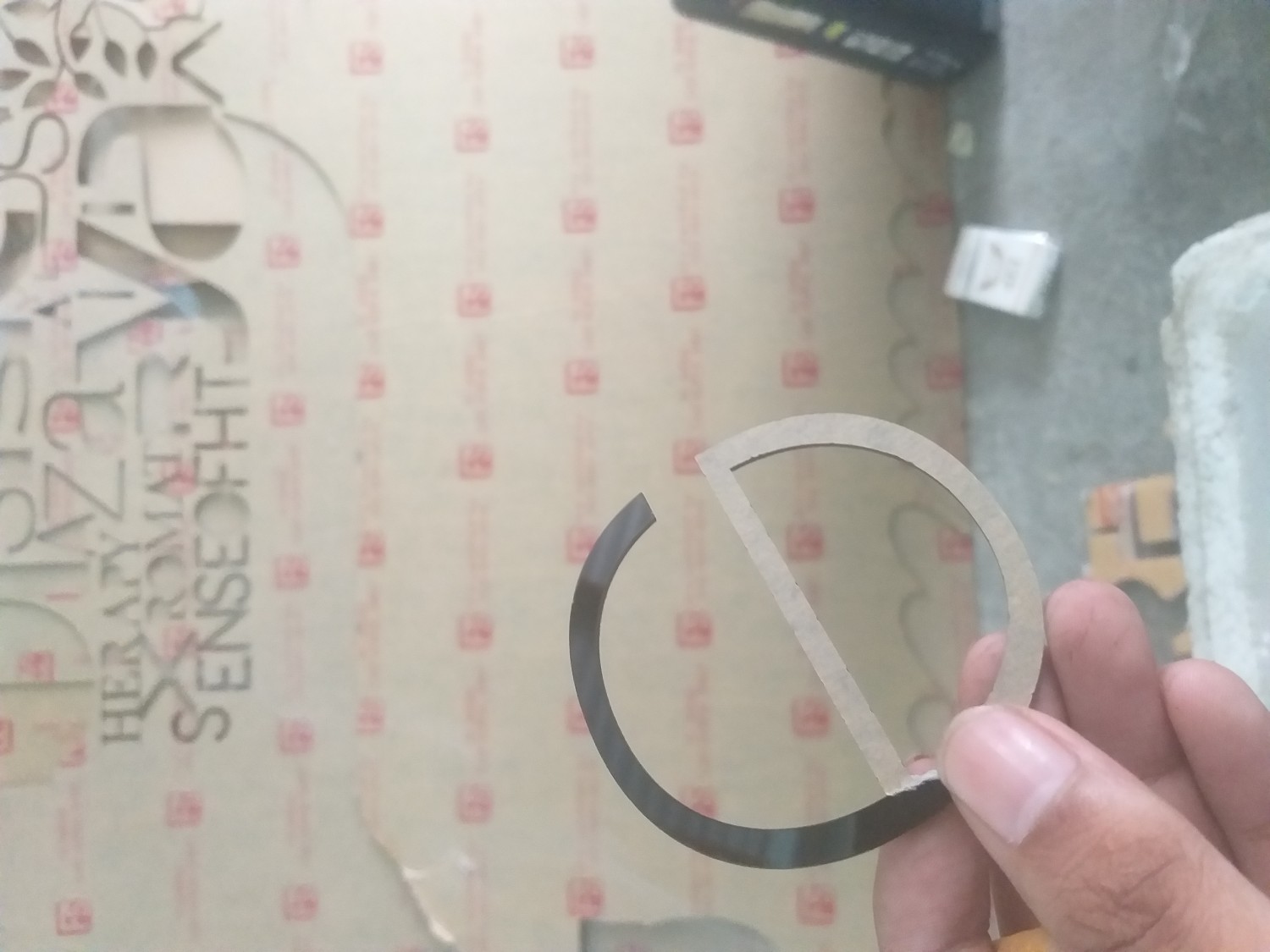 cat-gia-cong-mica-lay-lien