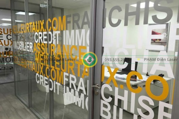 Cắt chữ decal dán xe oto, xe máy