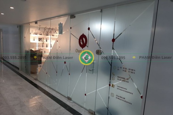 Quy trình cắt chữ decal chuyên nghiệp