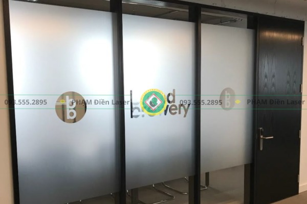 Tại sao nên chọn cắt chữ decal thay vì in ấn truyền thống?