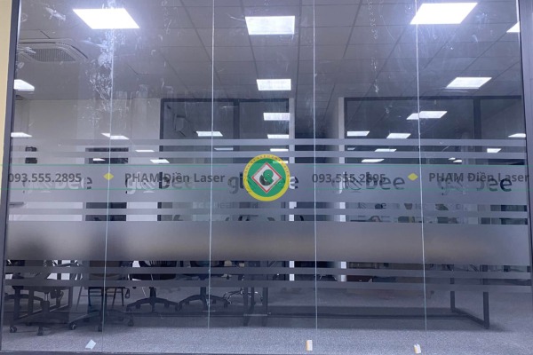 Bảng Báo giá gia công cắt decal dán kính mới nhất 2025