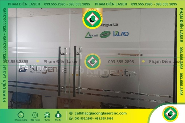 Cắt decal dán tường trang trí nội thất gia đình