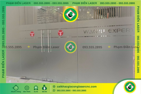 Cắt decal dán tường trang trí văn phòng làm việc