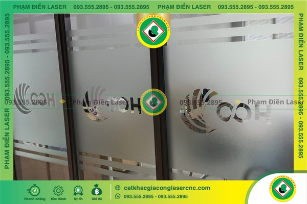 Cắt decal dán tường tường trong lớp học, nhà trẻ