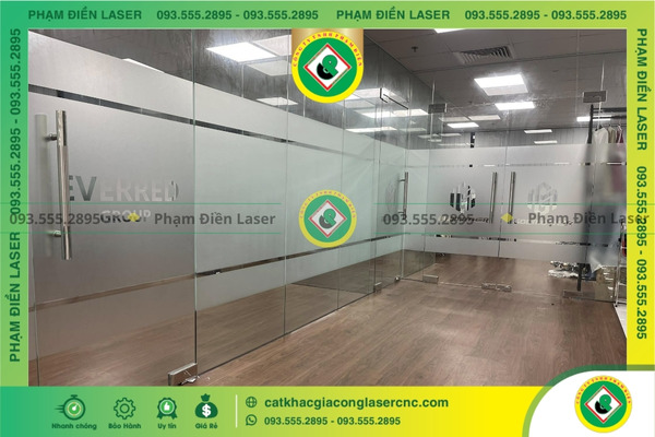 Lợi ích khi sử dụng dịch vụ cắt decal dán tường giá rẻ lấy ngay