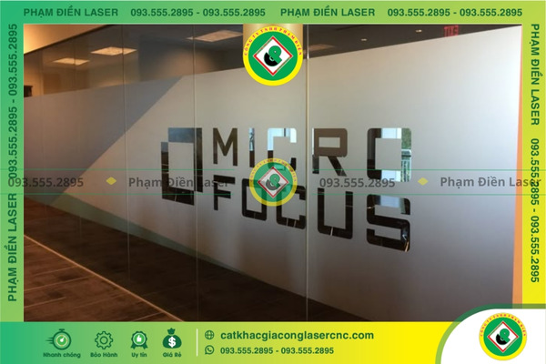 Quy trình gia công cắt chữ decal vi tính chuyên nghiệp, nhanh chóng