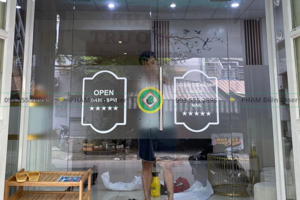 Thi công dán decal tận nơi