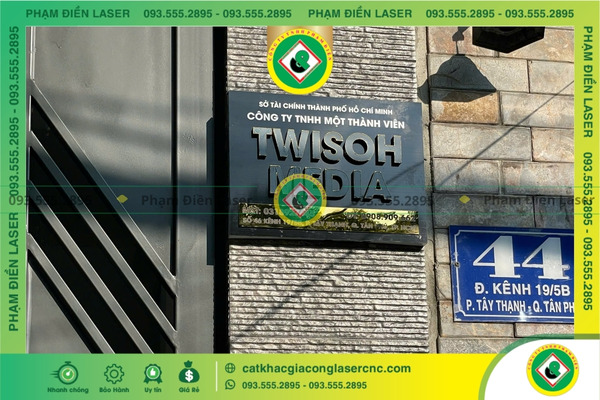 Vì sao nên lựa chọn gia công bảng tên Inox in UV
